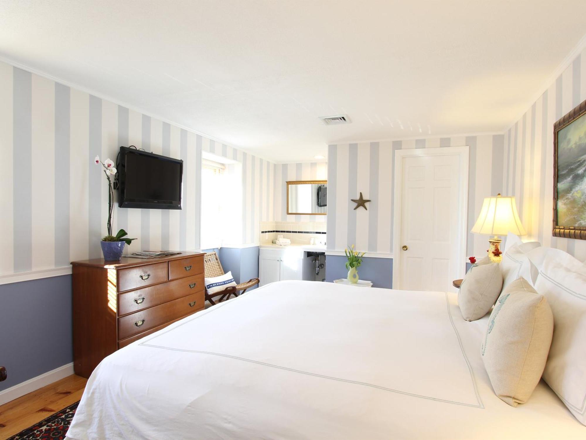Charles And Charles Mv Bed & Breakfast Vineyard Haven Bagian luar foto