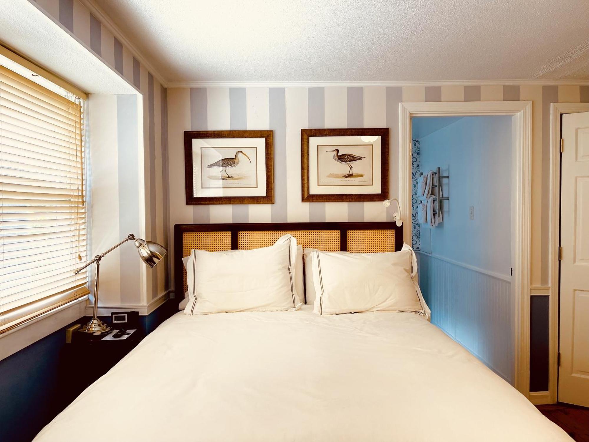 Charles And Charles Mv Bed & Breakfast Vineyard Haven Bagian luar foto
